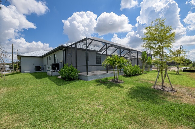 Building Photo - 3432 SW 8th St