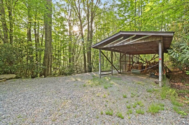 Building Photo - 364 Locust Ridge Rd