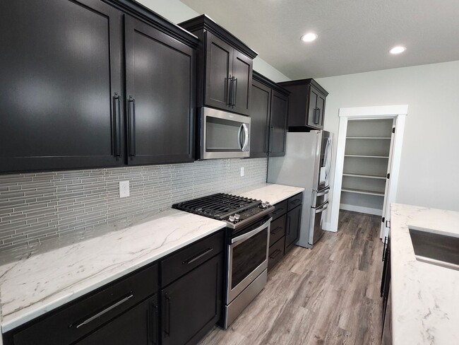 Building Photo - Elegant 4 Bed, 2 Ba Home - MANY Upgrades &...