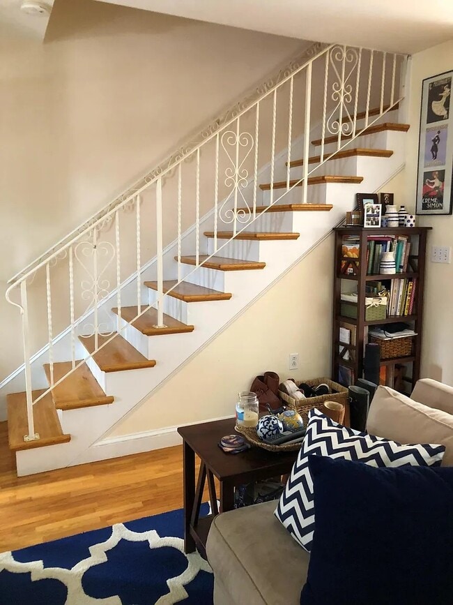 Building Photo - 2 Church Ave