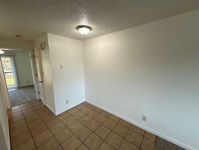 Building Photo - 1015 SW 5th Ave