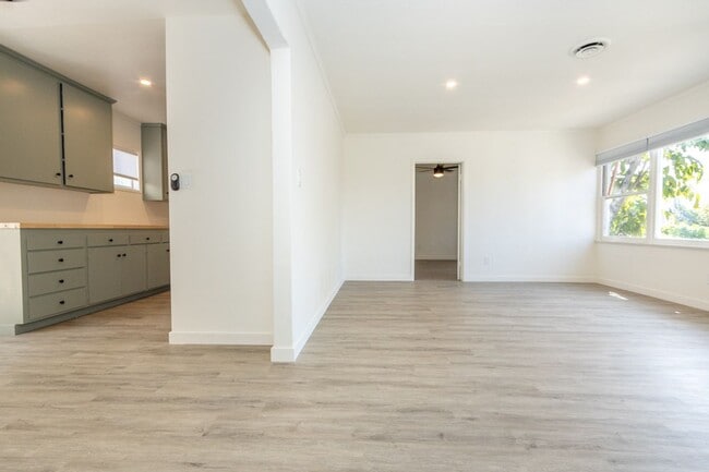 Building Photo - Newly Remodeled 3Bd/2Ba Home in North Pacific Beach Just Blocks From Tourmaline Surf Beach!