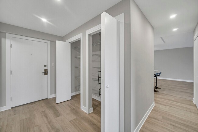 Building Photo - 350 Plum Creek Dr
