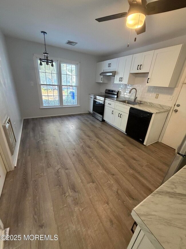 Building Photo - 550 Wall St