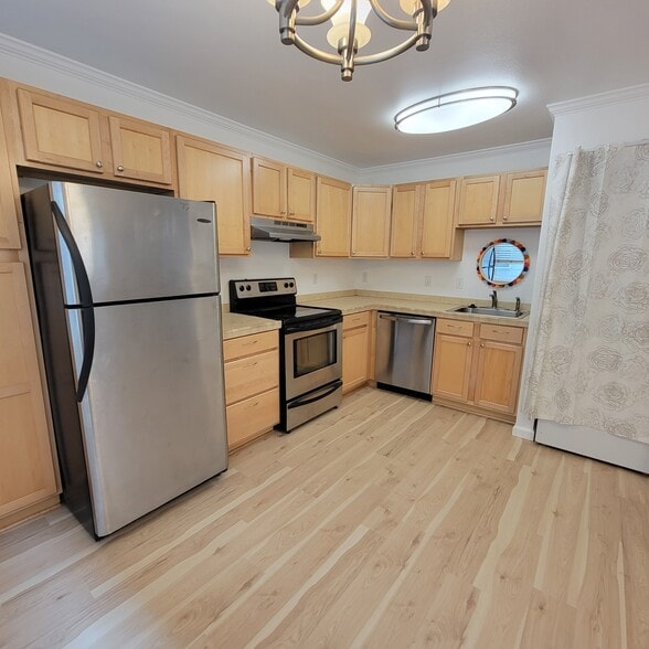 Building Photo - 7023 N Burlington Ave