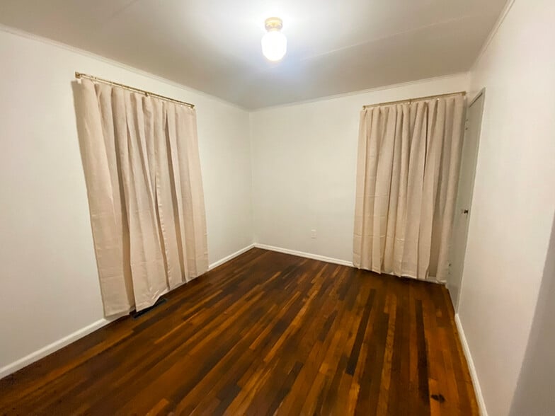 Building Photo - 205 Hickory Ave