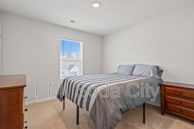 Building Photo - 626 Quartz Ln