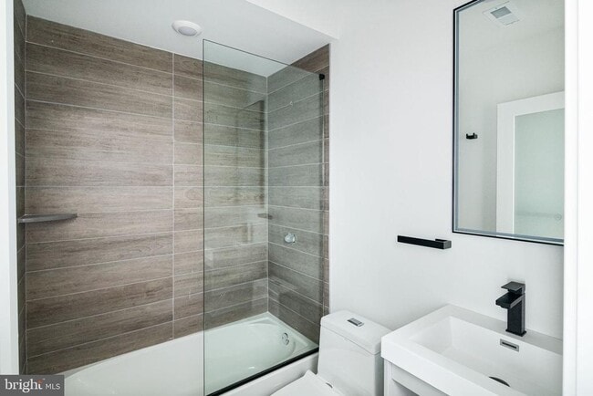 Building Photo - 2607 E Boston St