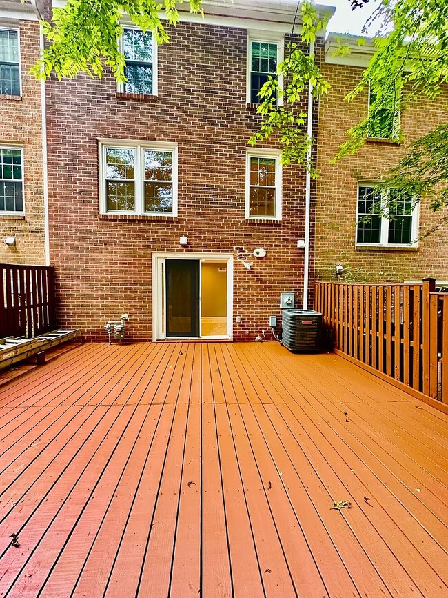 Building Photo - 2453 Alsop Ct