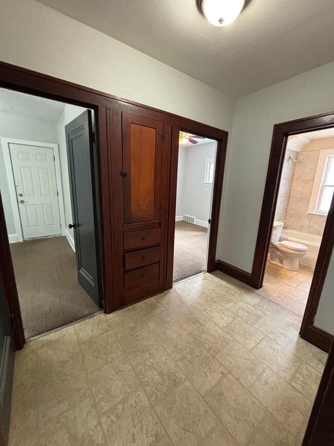 Building Photo - 15612 Cloverside Ave