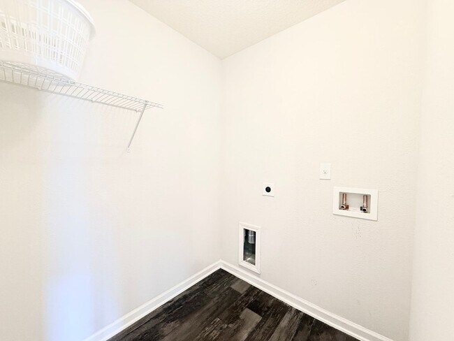 Building Photo - Spacious 4BR Home with Large Fenced Yard & Community Pool