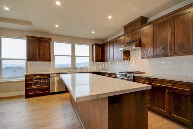 Building Photo - Gorgeous 4 Bed/3Bath House Available in De...