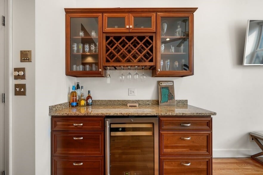 Building Photo - 5 Appleton St