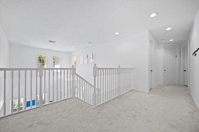Building Photo - 956 Mill Creek Dr