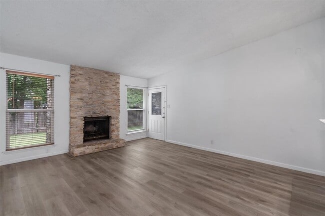 Building Photo - 11908 Broad Oaks Dr