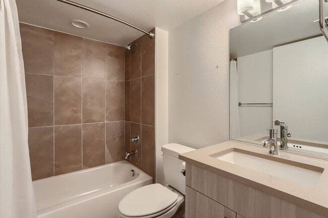 Building Photo - Modern 4-Bedroom Home with Designer Finish...