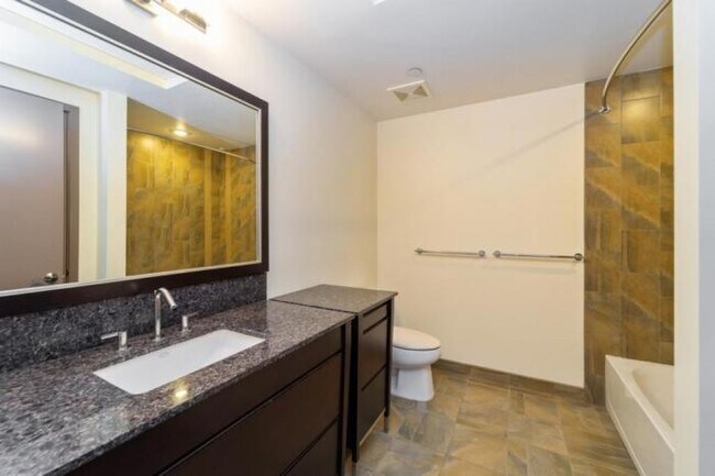 Building Photo - 1 bedroom in Seattle WA 98121