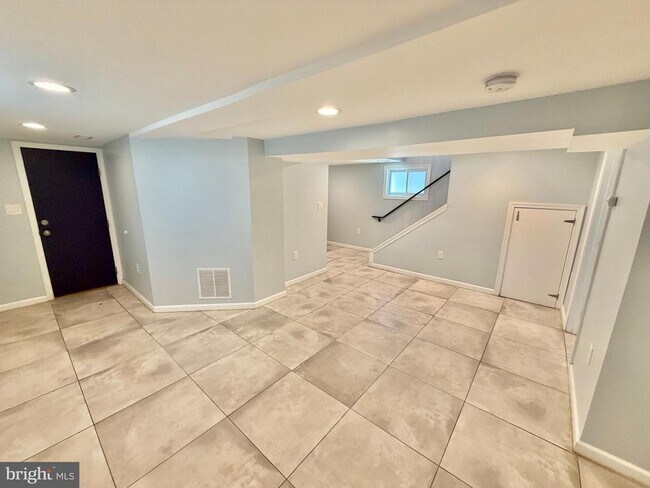 Building Photo - 4020 Grant St NE