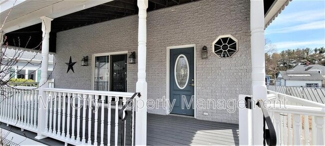 Building Photo - 313 Calef Rd
