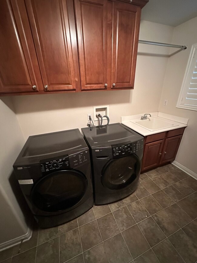 Building Photo - 16275 Summerset Street