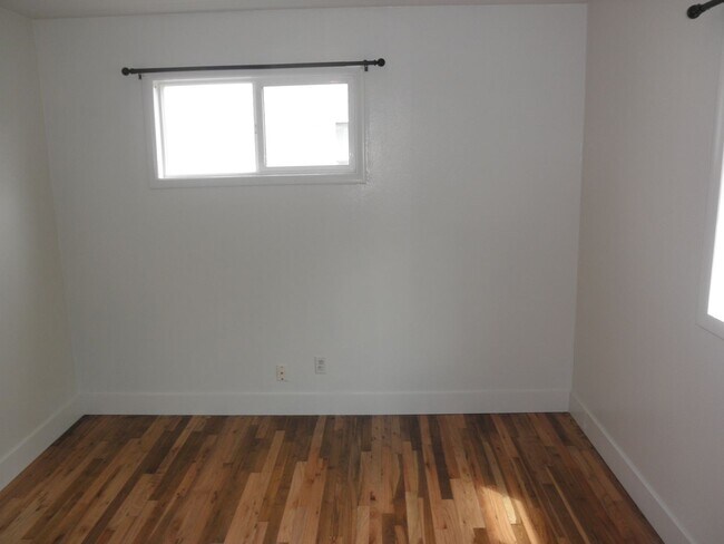 Building Photo - Convenient to West Salem shopping