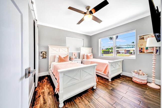 Building Photo - 864 Appleby St