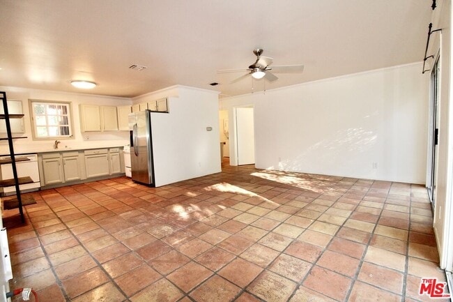 Building Photo - 20200 Paradise Ln