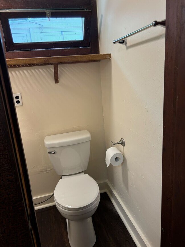 Building Photo - 103 Ruxton Ave