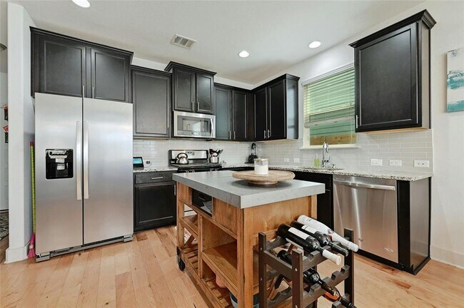 Building Photo - 2200 Capulet St