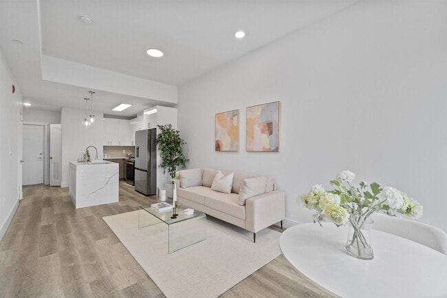 Building Photo - 412 Whiton St