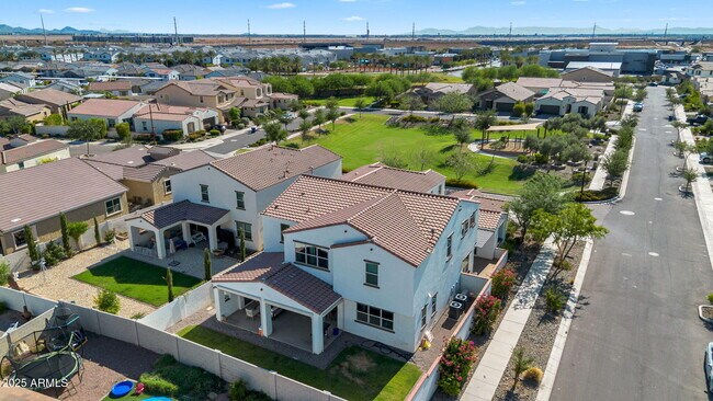 Building Photo - 9418 E Theia Dr
