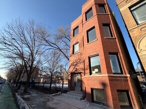 Building Photo - 2114 W Augusta Blvd
