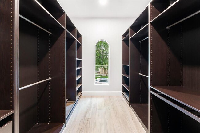 Building Photo - 13500 Coleto Creek Trail