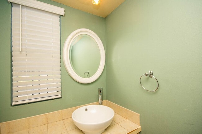 Building Photo - Wonderful 2BR Condo located in Las Playas ...