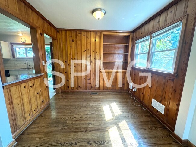 Building Photo - 1603 Alberta Dr