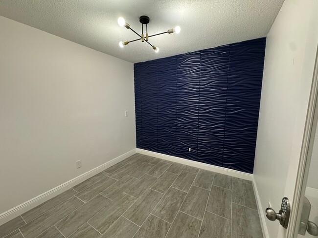 Building Photo - 5401 Alhambra Dr