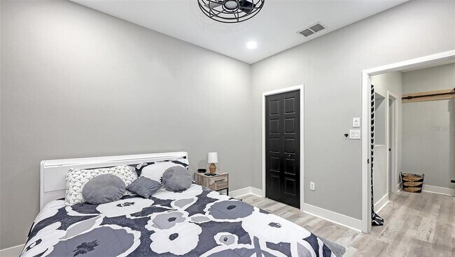 Building Photo - 3827 Parkridge Cir