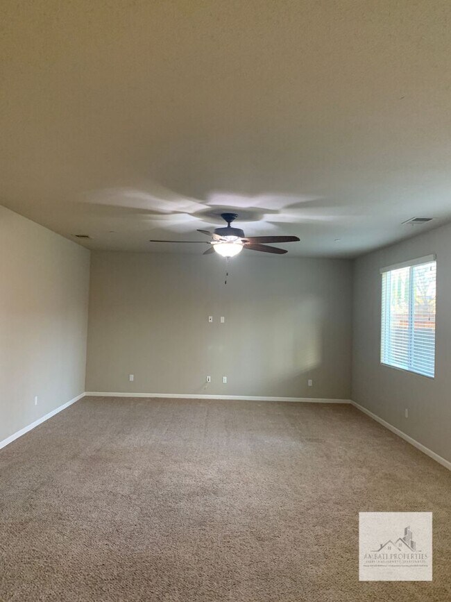 Building Photo - Spacious 4 Bedroom 3 Bath Home in Harlan R...