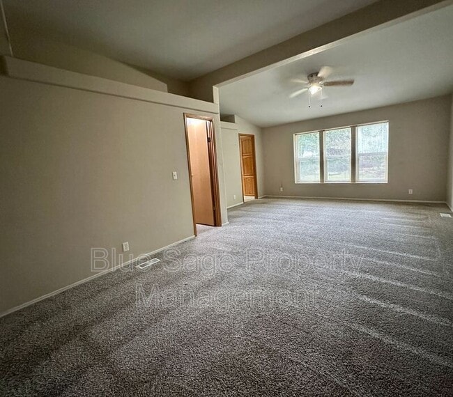 Building Photo - 1375 S Bagley Creek Rd