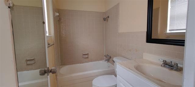 Building Photo - 2413 Royal Dr