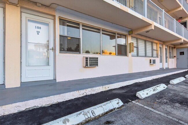 Building Photo - 625 Antioch Ave