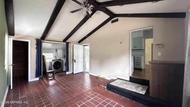 Building Photo - 2836 Ionic Ave