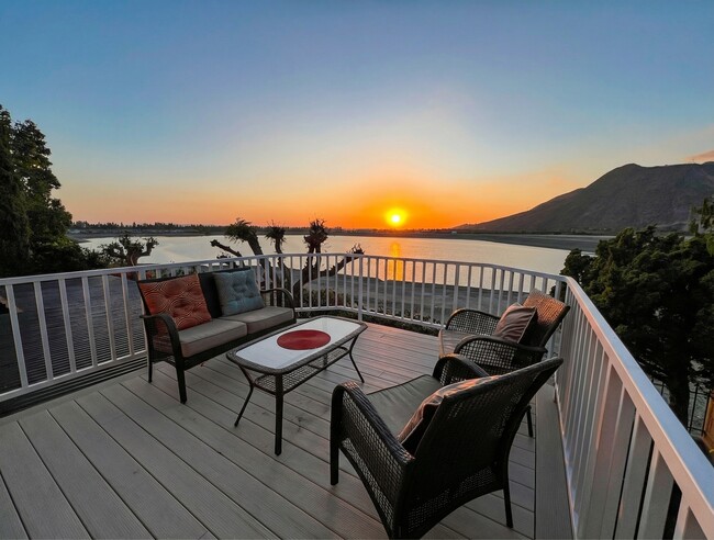 Building Photo - 1829 Mirador Dr