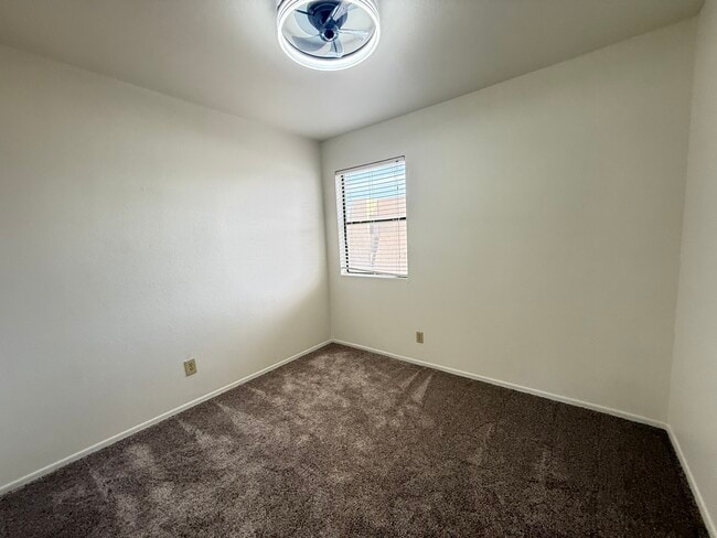 Building Photo - 611 W 13th St