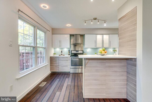 Building Photo - 6153 Forest Creek Ln