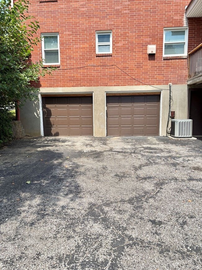 Building Photo - 2724 Riedling Dr