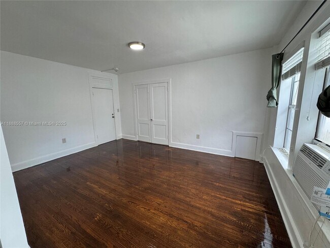 Building Photo - 177 NE 50th St