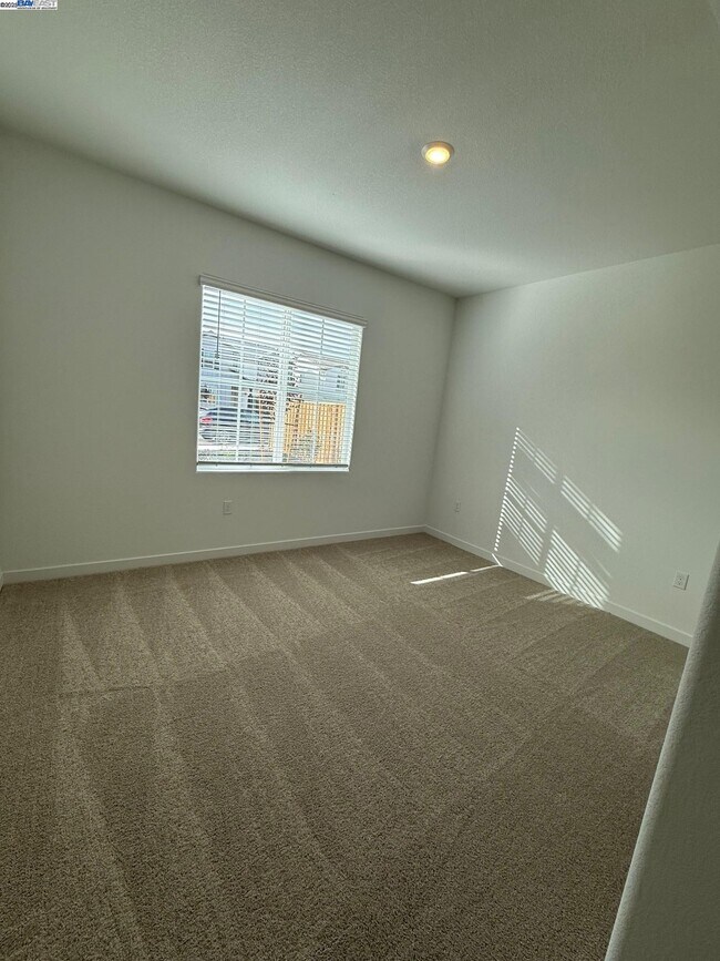 Building Photo - 1013 Bluebell Cir