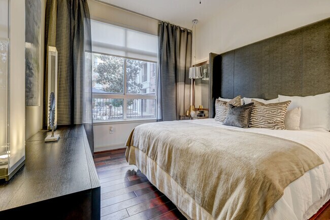 Building Photo - Hassle-Free Move-In – No Deposit Needed