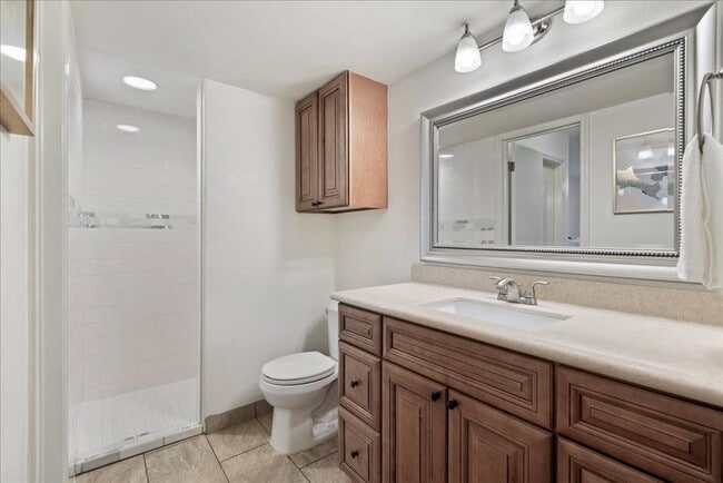 Building Photo - 18231 Lakepoint Cove